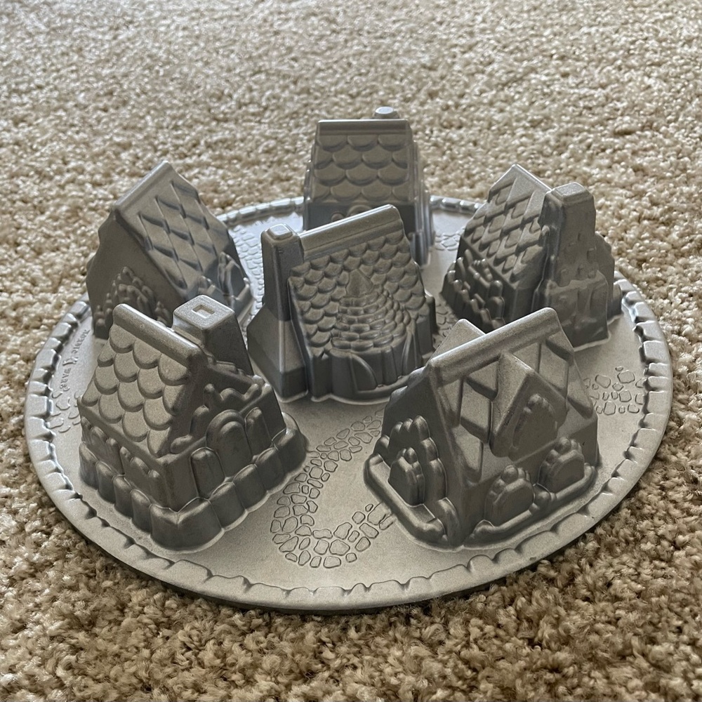 Nordic ware cozy village pan